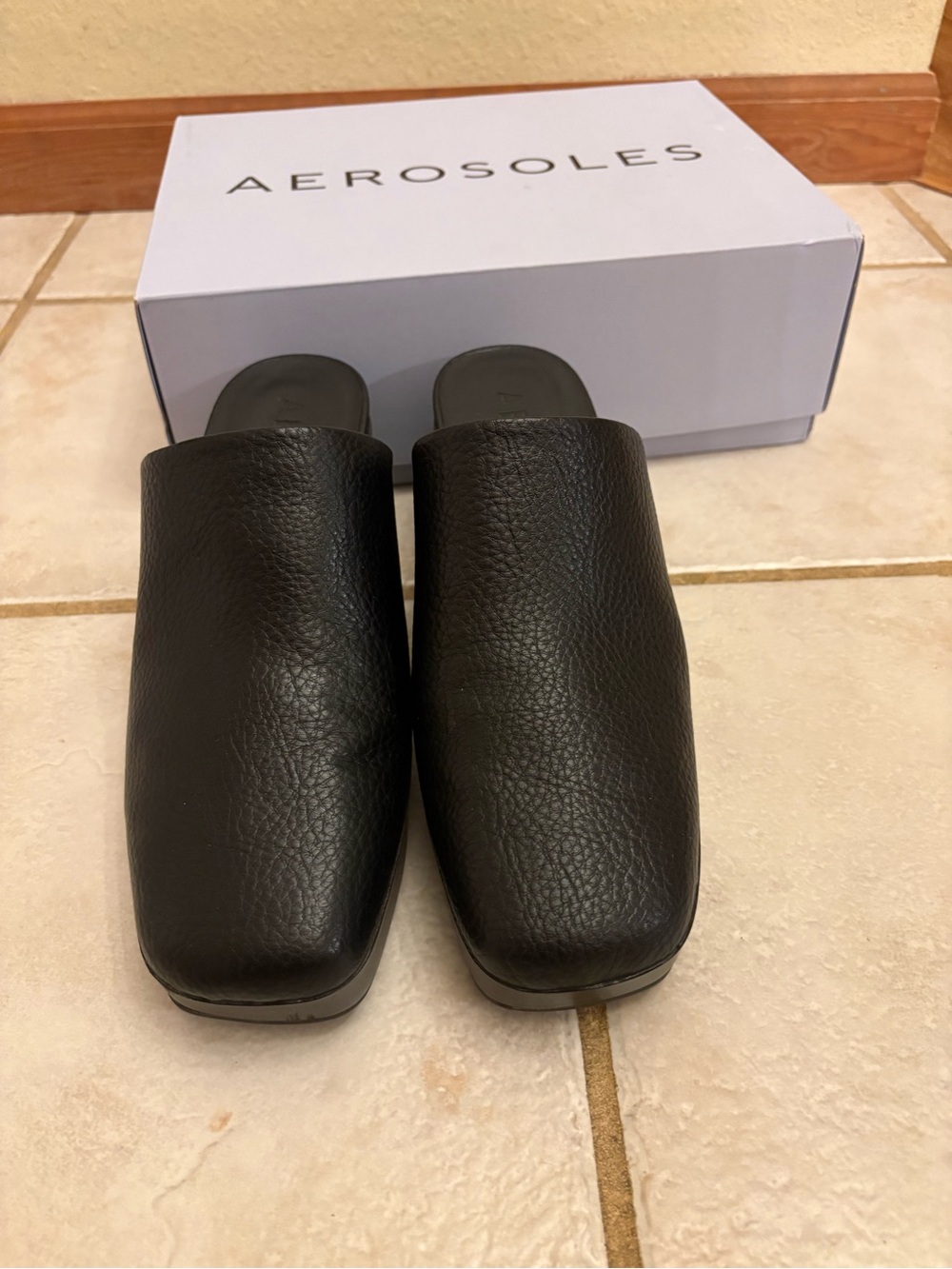 New with tags Aerosoles Women’s Black Slip-On Mules